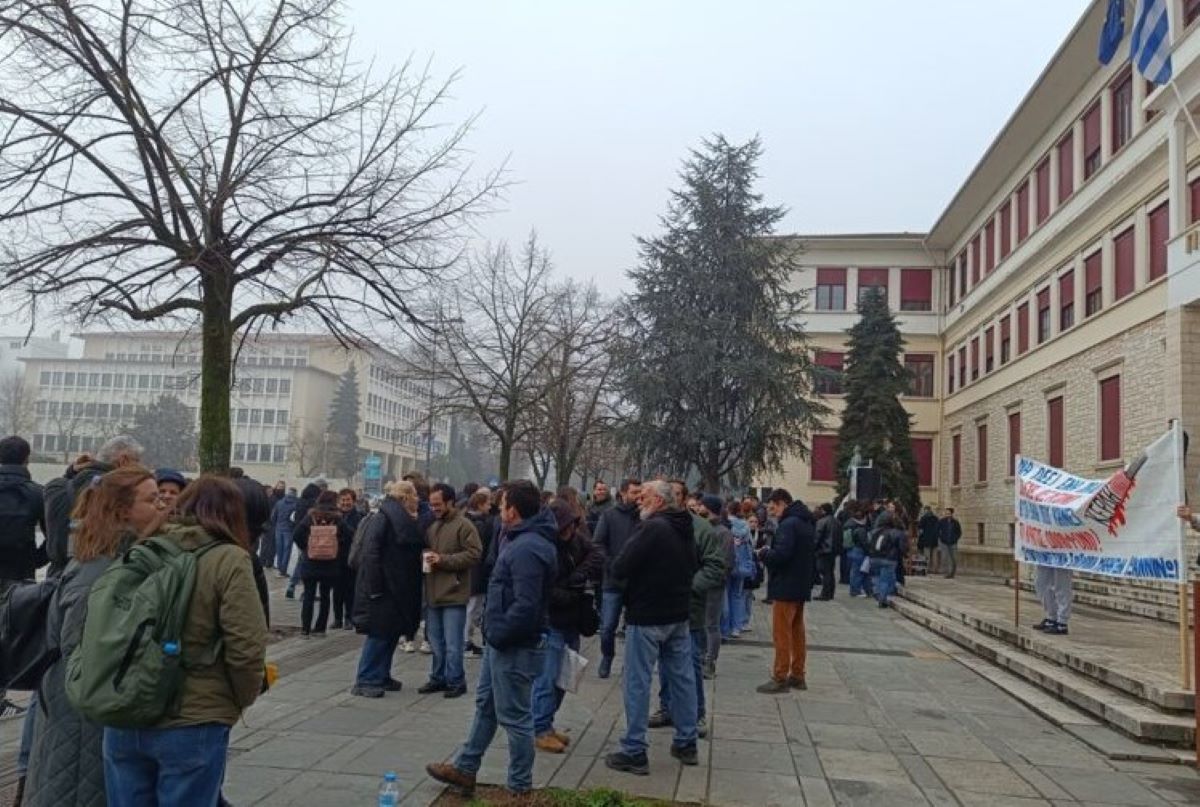 Ιωάννινα: Με ηπειρωτικό μοιρολόι θα ξεκινήσει η συγκέντρωση στην μνήμη των θυμάτων των Τεμπών