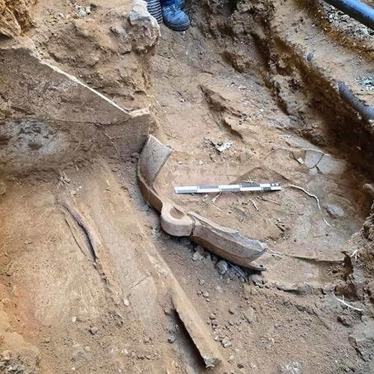 Λεπτομέρεια της οστεοθήκης του 6ου π.Χ. αιώνα.