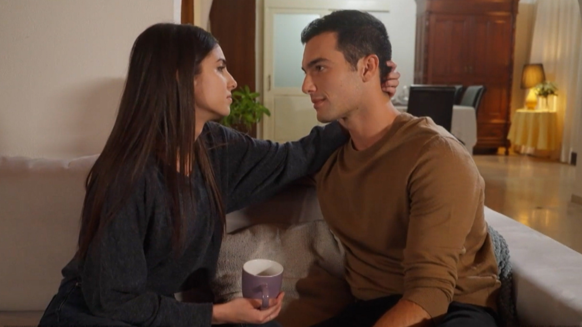 Η Γη της Ελιάς: Η Αφροδίτη και ο Χρήστος τραυματίζονται σε τροχαίο κι εκείνη χάνει το μωρό – Τα νέα επεισόδια