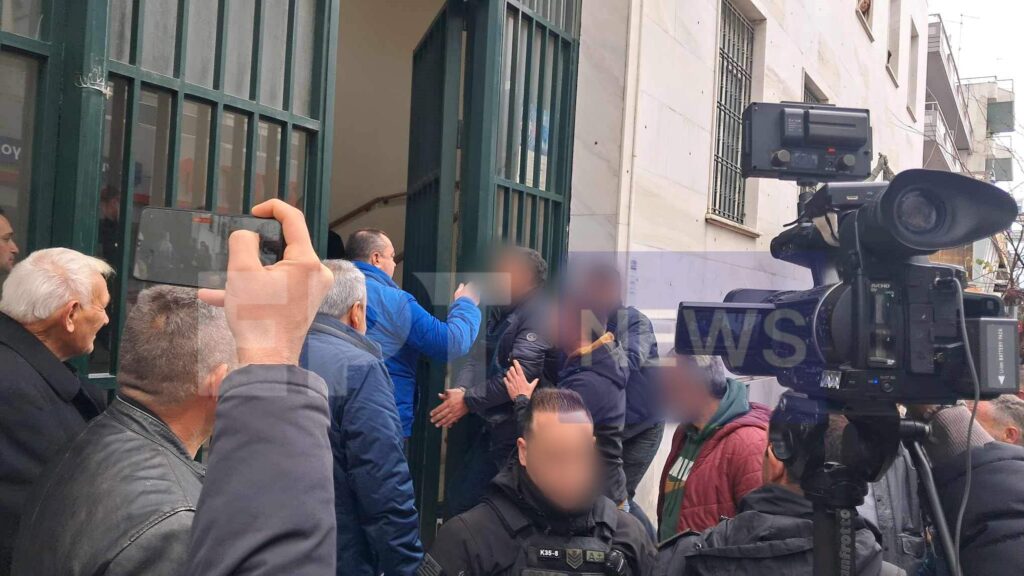 Δολοφονία στην Ηλεία: Με αλεξίσφαιρο γιλέκο ο 56χρονος στον εισαγγελέα – «Δέχτηκε απειλές για την ζωή του» λέει ο δικηγόρος του