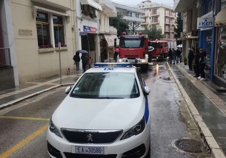 Ιωάννινα: Ανασύρθηκε τραυματισμένη γυναίκα που έπεσε από φωταγωγό ξενοδοχείου