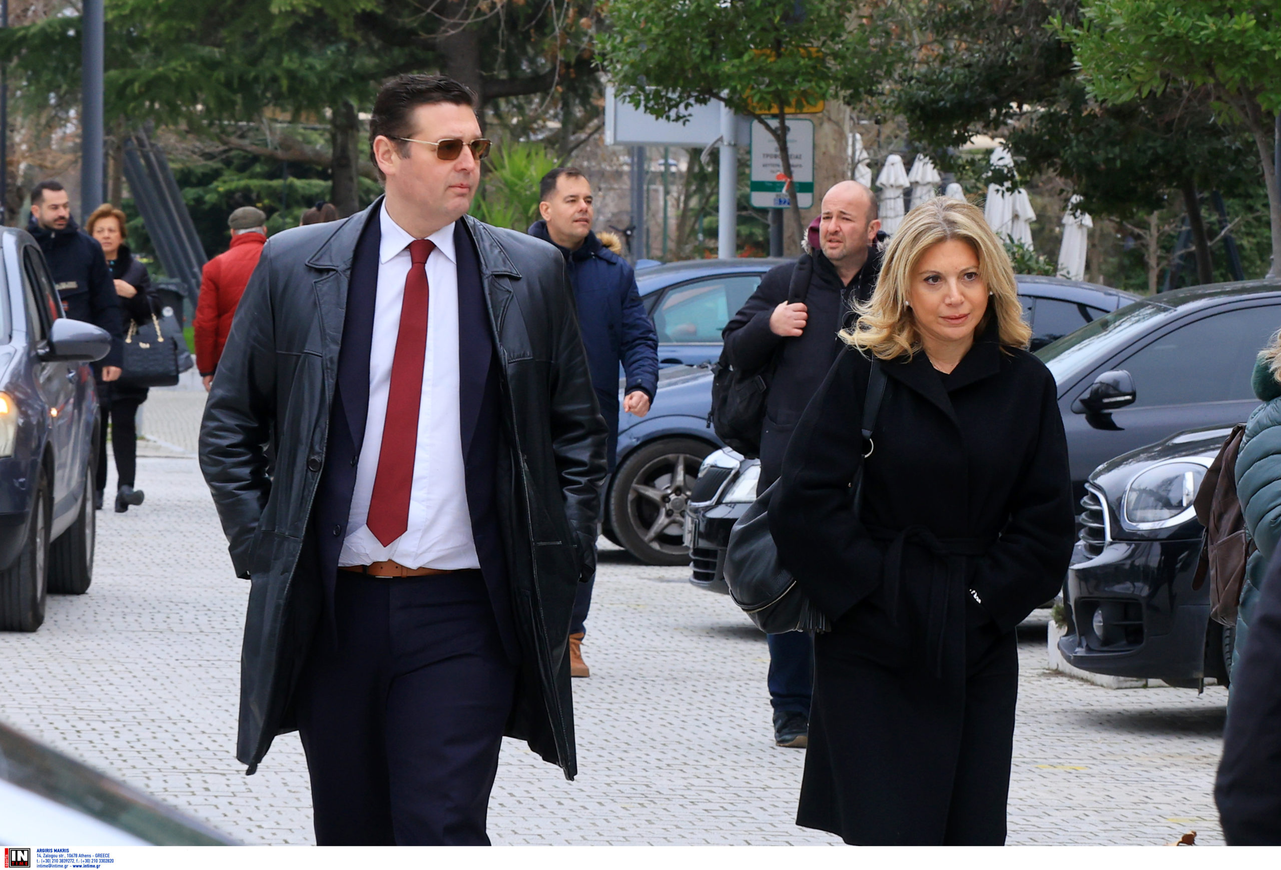 Στην κηδεία του Βασίλη Καλογήρου η Μαρία Καρυστιανού – «Ένιωσα πως έπρεπε να βρίσκομαι εδώ»