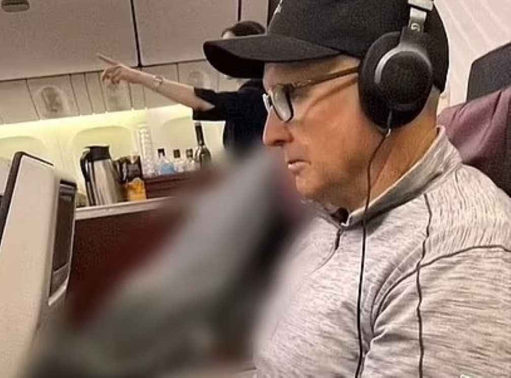 Θρίλερ σε πτήση: Ζευγάρι αναγκάστηκε να ταξιδέψει δίπλα σε νεκρή γυναίκα – «Δεν ξέρω καν πώς αισθάνομαι»