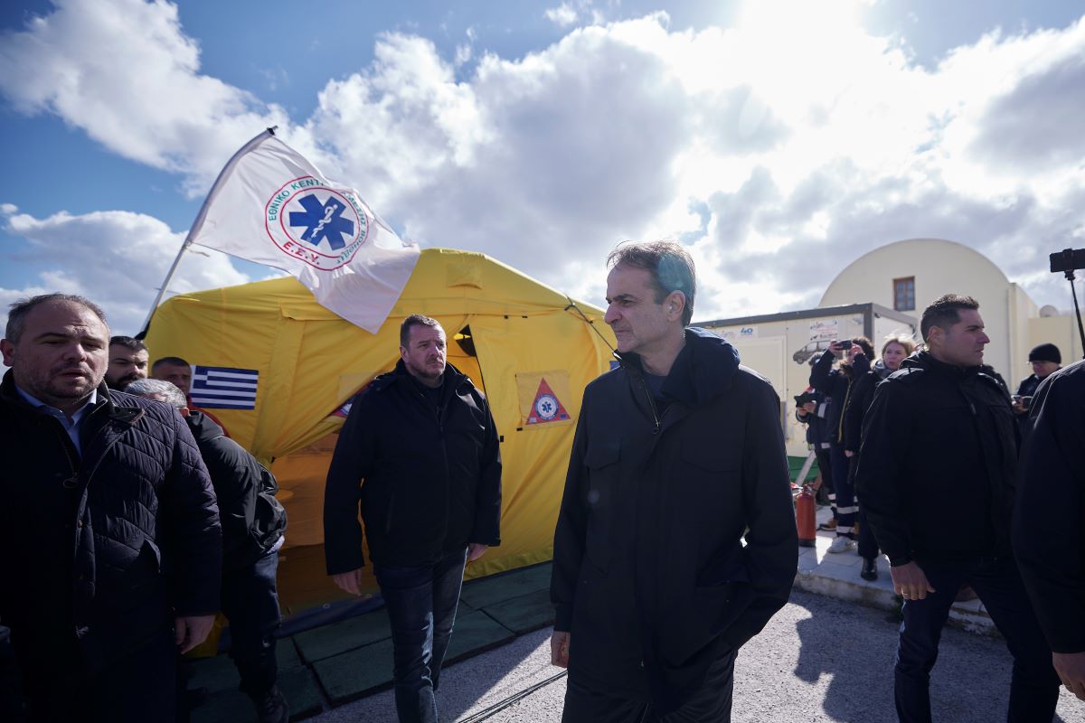 Μητσοτάκης από Σαντορίνη: Δεν κινητοποιούμαστε γιατί πιστεύουμε ότι θα συμβεί κάτι καταστροφικό – Αλλά πρέπει να είμαστε έτοιμοι για κάθε ενδεχόμενο