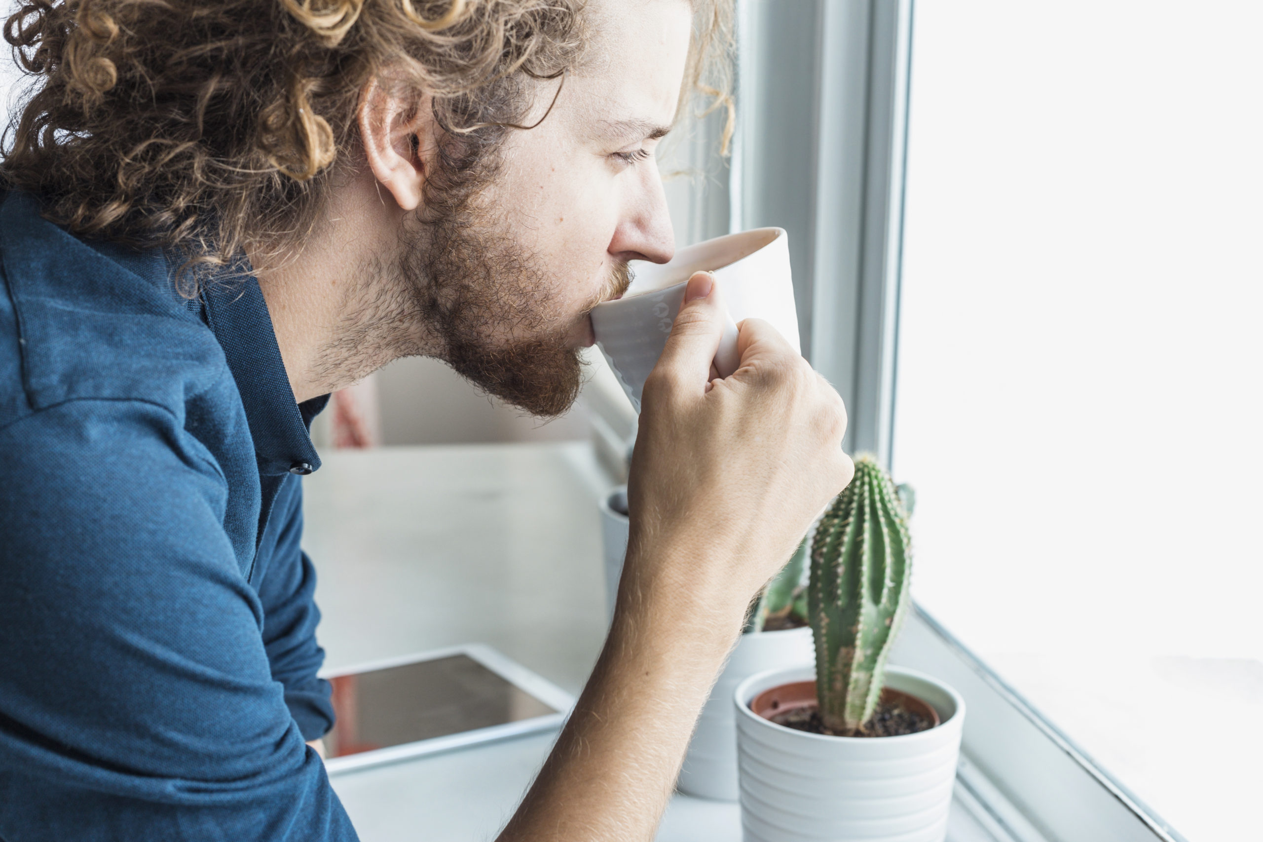 Ύπνος: Ειδικός αποκαλύπτει 5 κόλπα για να ξυπνάτε λιγότερο κουρασμένοι το πρωί - «Το πρωινό γεύμα είναι το κλειδί»