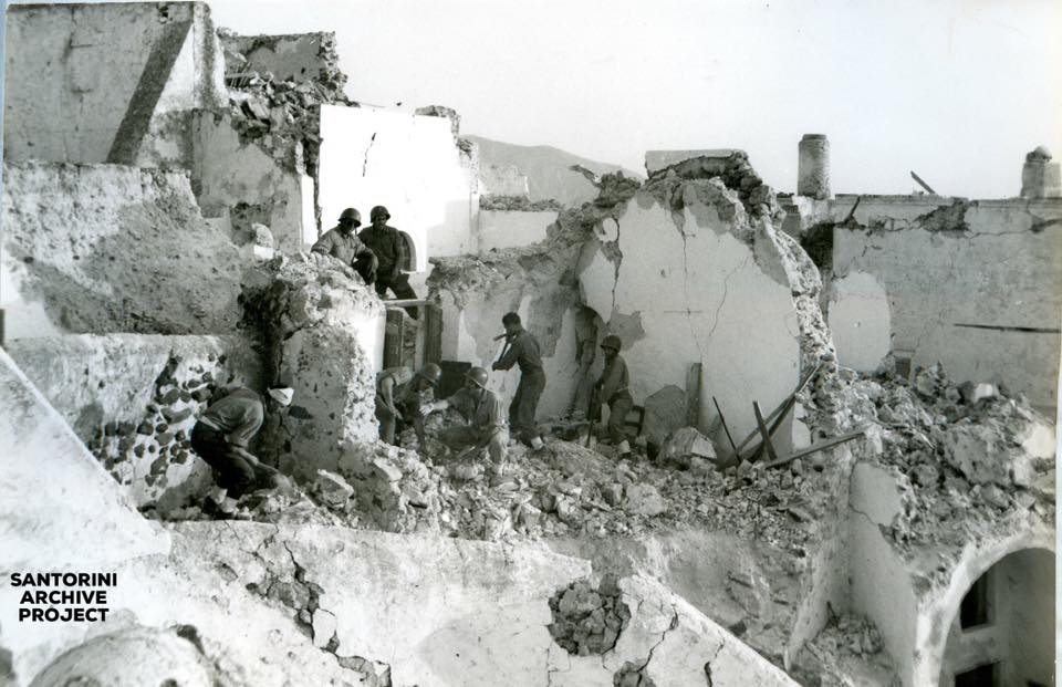 Σαντορίνη: Ο σεισμός του 1956 από φωτογραφίες και δημοσιεύματα της εποχής – «Η δόνηση ισοδυναμούσε με την έκρηξη 10.000 ατομικών βομβών»