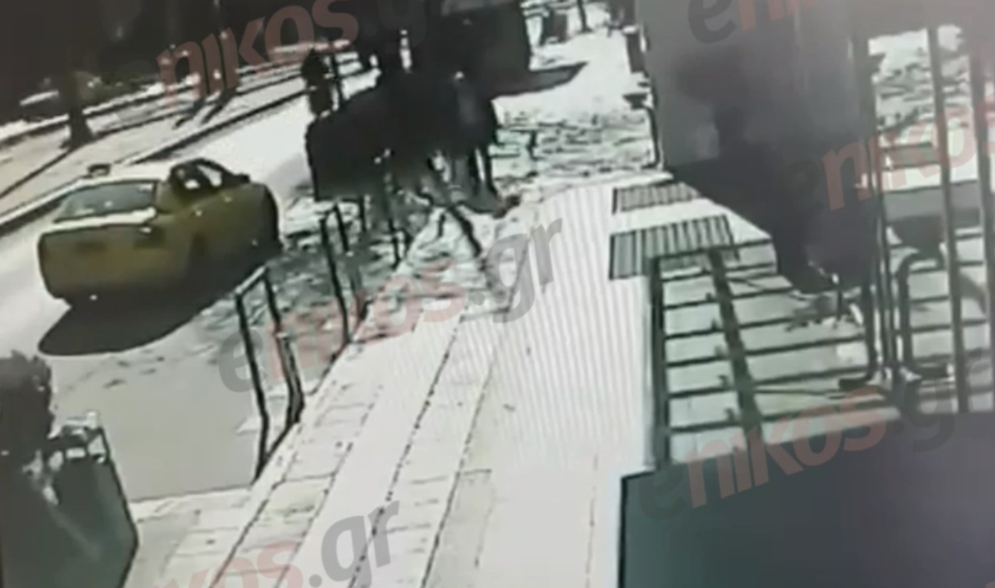 Μοναστηράκι: Βίντεο ντοκουμέντο με οδηγό ταξί που αφαιρούσε τραπεζικές κάρτες από τους επιβάτες