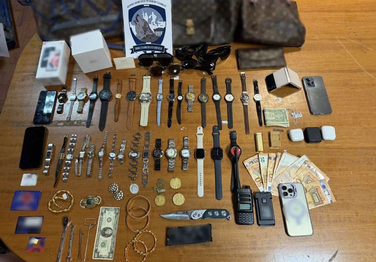 Αθήνα: Συνελήφθη οικιακή βοηθός για κλοπή από σπίτι όπου εργαζόταν – Xειροπέδες και σε συγγενικό της πρόσωπο 