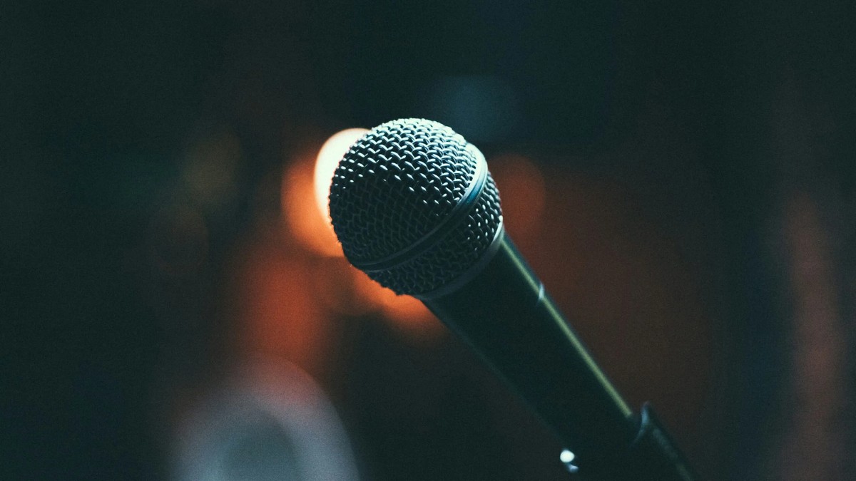 Πασίγνωστος Έλληνας τραγουδιστής διατηρεί και… δεύτερο διαμέρισμα, κρυφά από την σύζυγό του