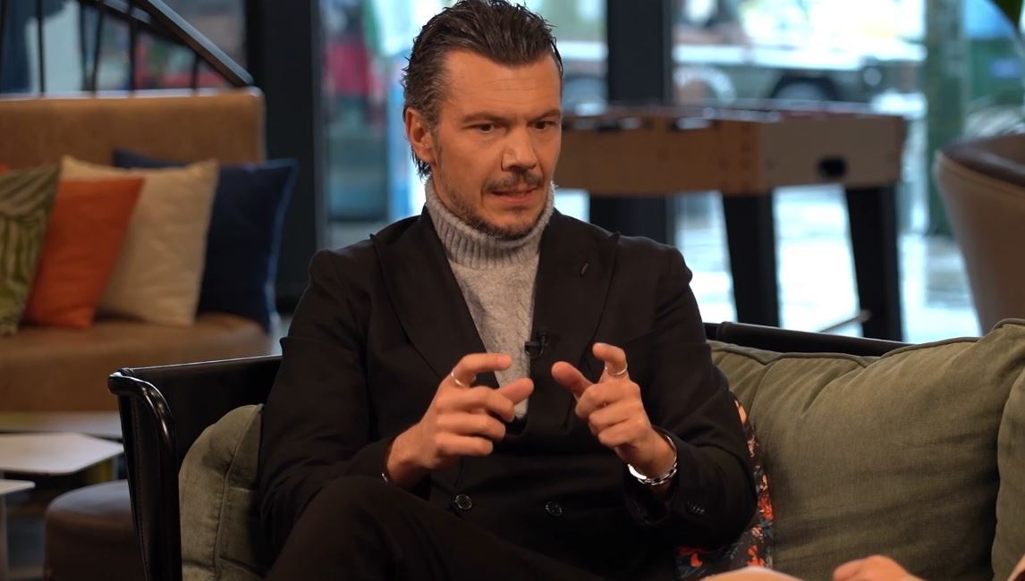 Ιωάννης Παπαζήσης: «Ερωτευτήκαμε πολύ γρήγορα και οι δύο, μεγάλος έρωτας»