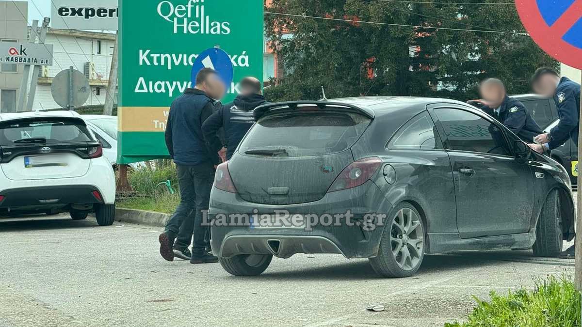 Λαμία: Αυτοκίνητο παρέσυρε πεζό στον παράδρομο της εθνικής – ΦΩΤΟ