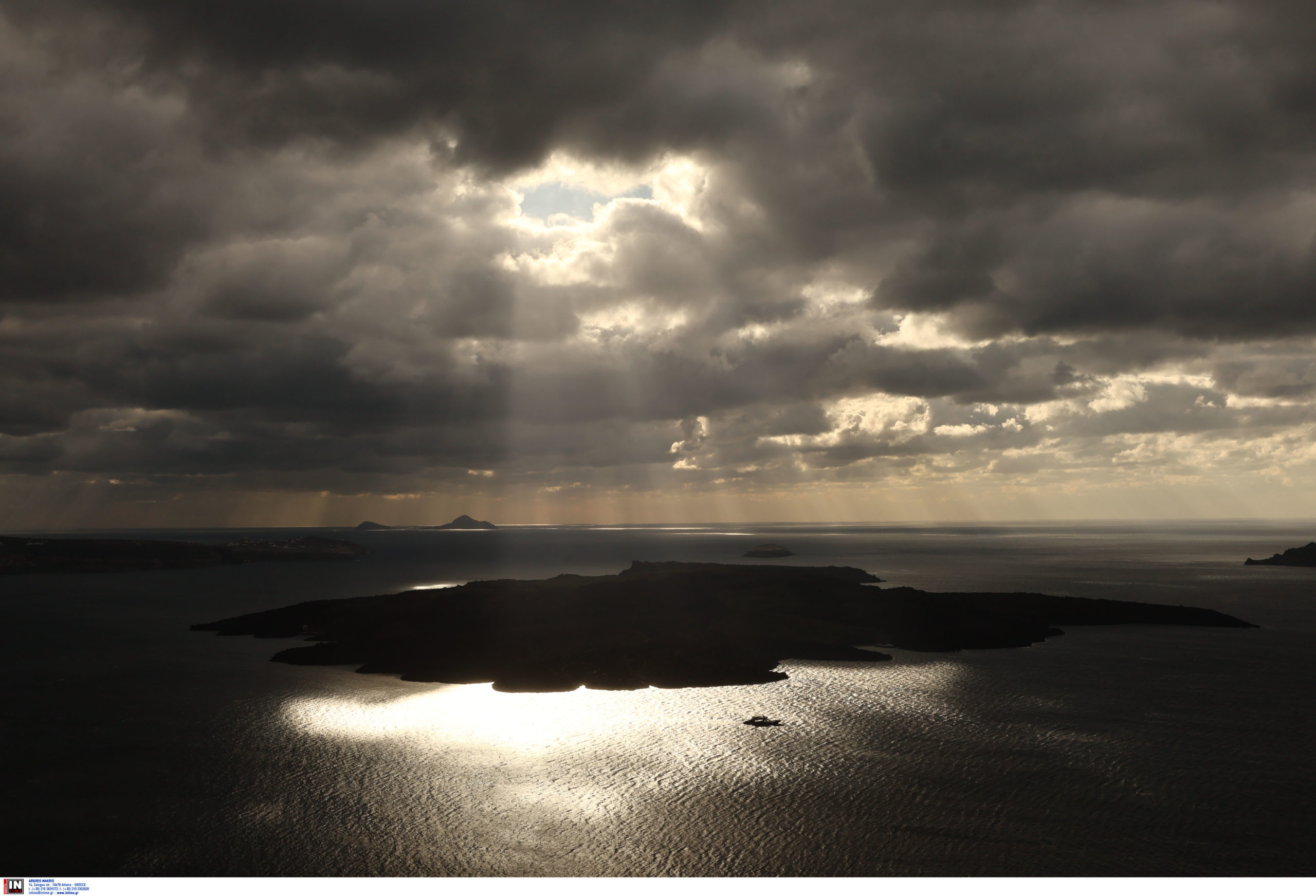 Σεισμοί στις Κυκλάδες: Αισιοδοξία για την εξέλιξη του φαινομένου, απομακρύνονται τα… 6 Ρίχτερ – Προβληματισμός στην Σαντορίνη για τις επιπτώσεις στον τουρισμό