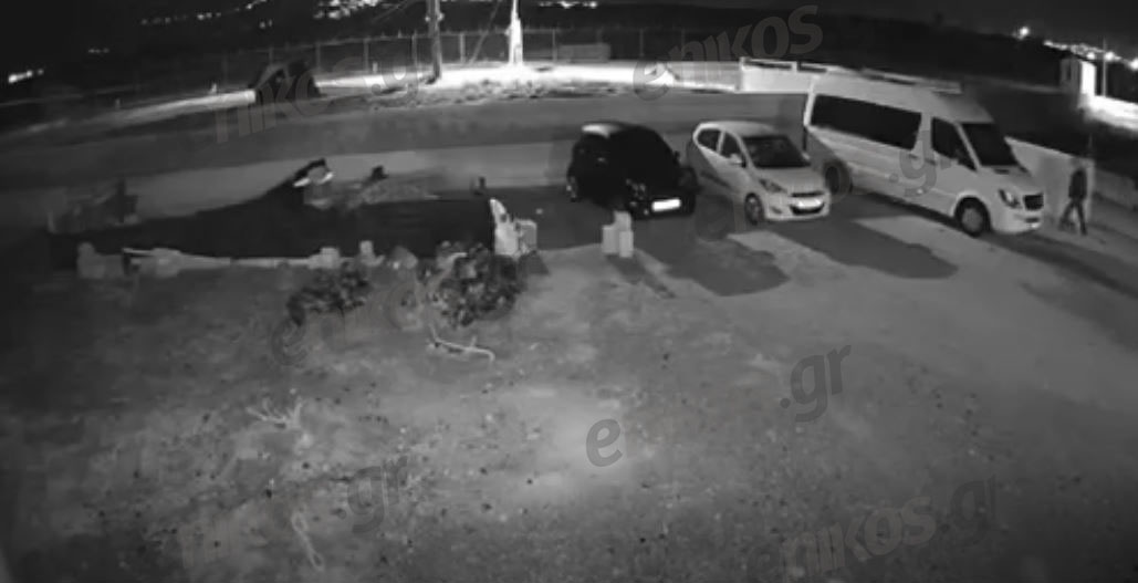 Σαντορίνη: Καρέ καρέ η δράση του 59χρονου που επιχείρησε να διαρρήξει λεωφορείο – Δείτε το βίντεο