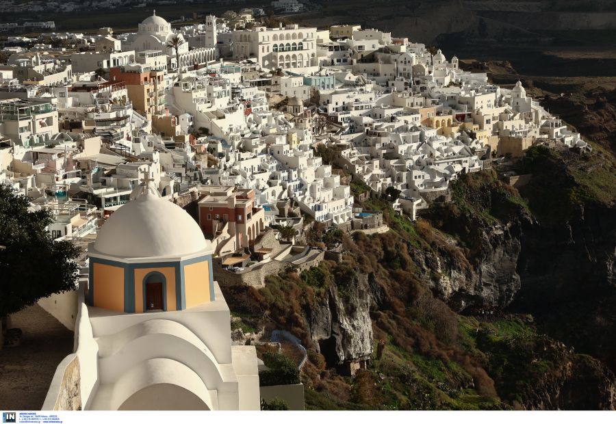 Κυκλάδες: «Το αισιόδοξο σενάριο είναι σεισμός 6R» λέει ο Τσελέντης – Γεννητούρια στην Σαντορίνη ενώ «χτυπά» ο Εγκέλαδος