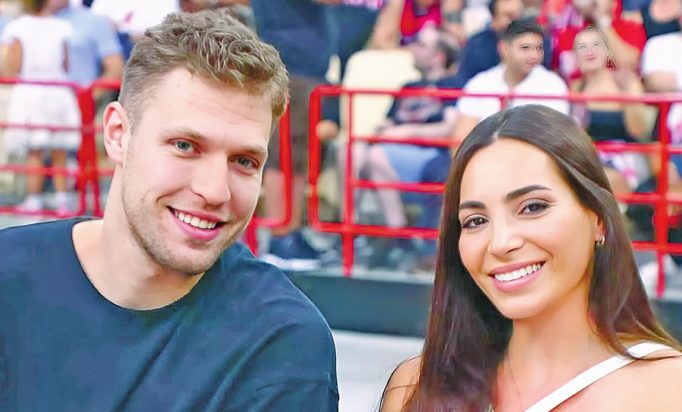 Σάσα Βεζένκοφ Νικόλ Ελευθεριάδου Realnews