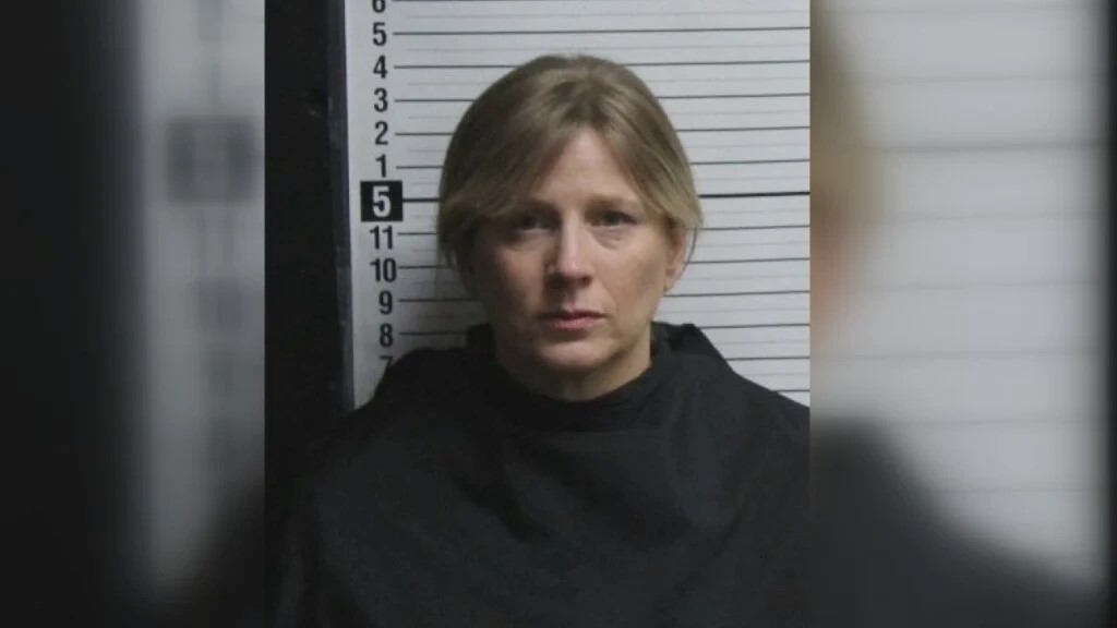 Σοκ στις ΗΠΑ: 44χρονη μητέρα συνελήφθη για 80 σεξουαλικά εγκλήματα κατά ανηλίκων