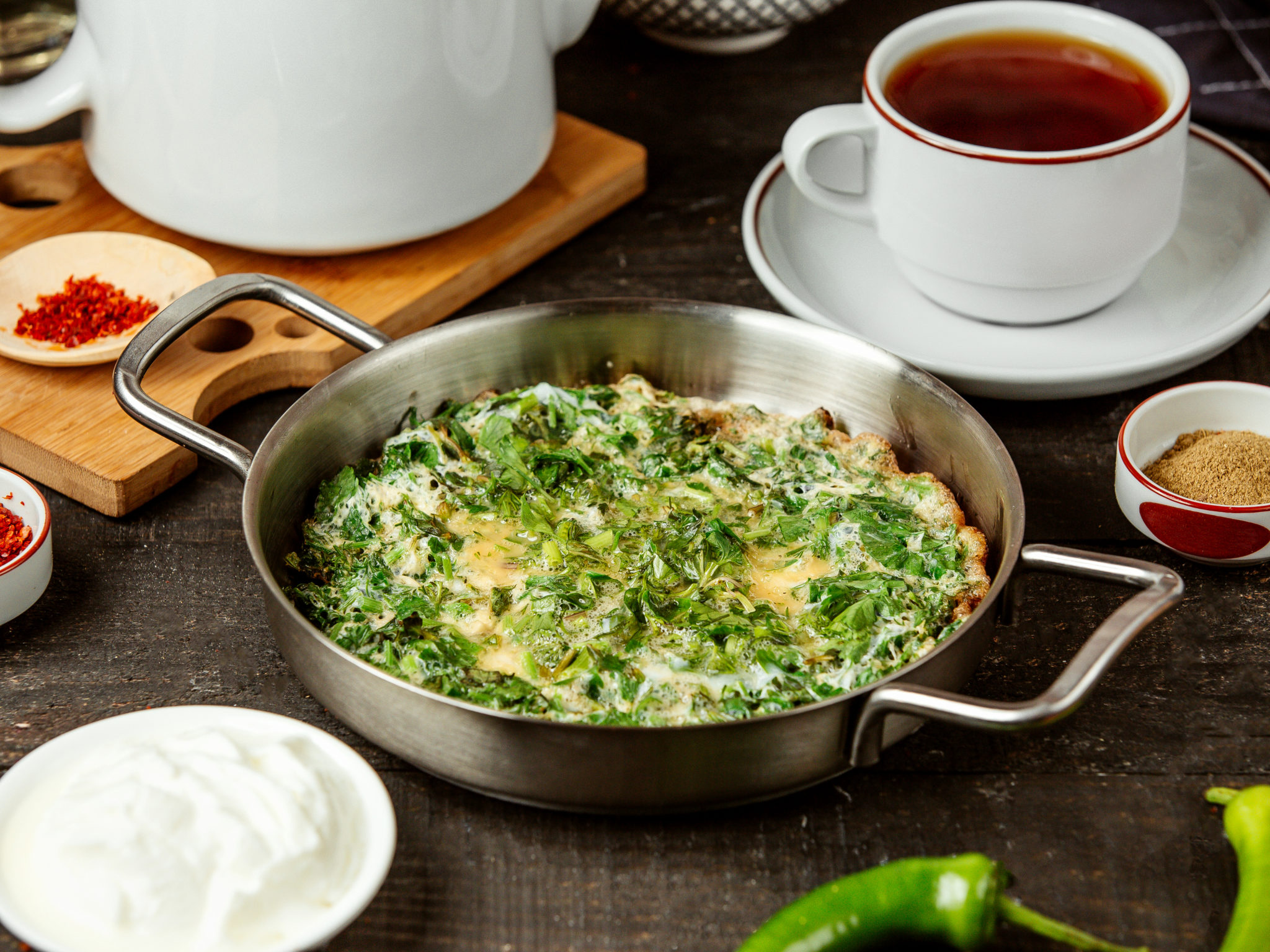 Συνταγή για αυγά σκραμπλ με σπανάκι και λάχανο - Ιδανική επιλογή για ένα γρήγορο και υγιεινό πρωινό