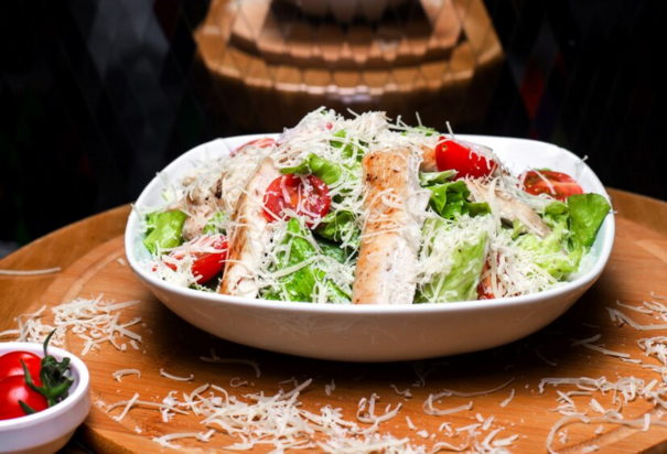 Συνταγή για κοτόπουλο στο φούρνο με σάλτσα caesar