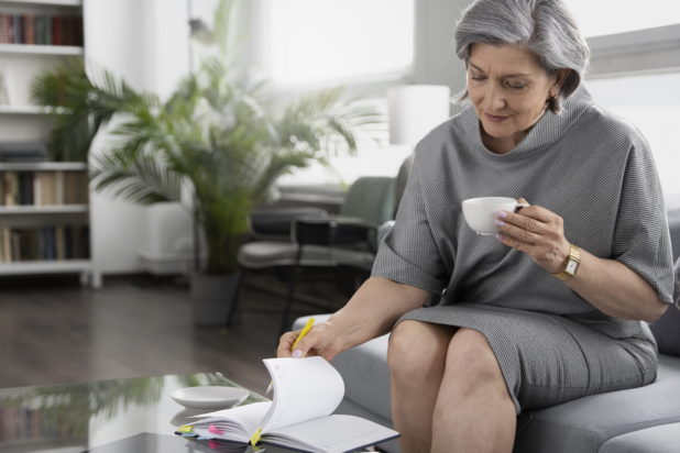 Μακροζωία: Οι 2 ομάδες τροφίμων που επιβραδύνουν τη διαδικασία γήρανσης, σύμφωνα με ειδικό - «Βελτιώνουν την υγεία του εντέρου»