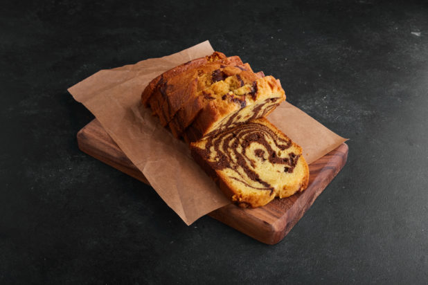 Συνταγή για κέικ μπανάνας με σοκολάτα και γιαούρτι