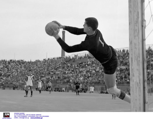 Τάκης Οικονομόπουλος