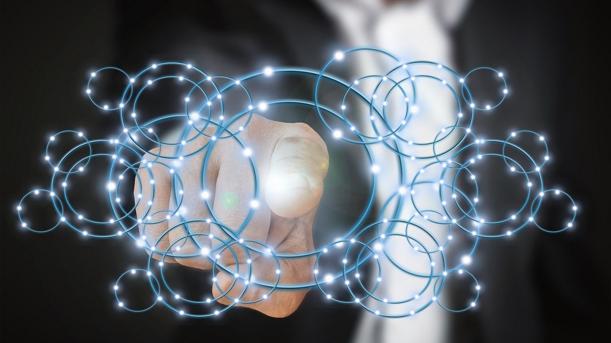 Βρετανία: Στο στόχαστρο εργαλεία τεχνητής νοημοσύνης που χρησιμοποιούνται για τη δημιουργία περιεχομένου παιδικής πορνογραφίας