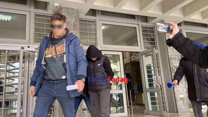Θεσσαλονίκη: Στη φυλακή ο 16χρονος που μαχαίρωσε τον αδελφό του – «Με προσέβαλε» είπε στην απολογία του