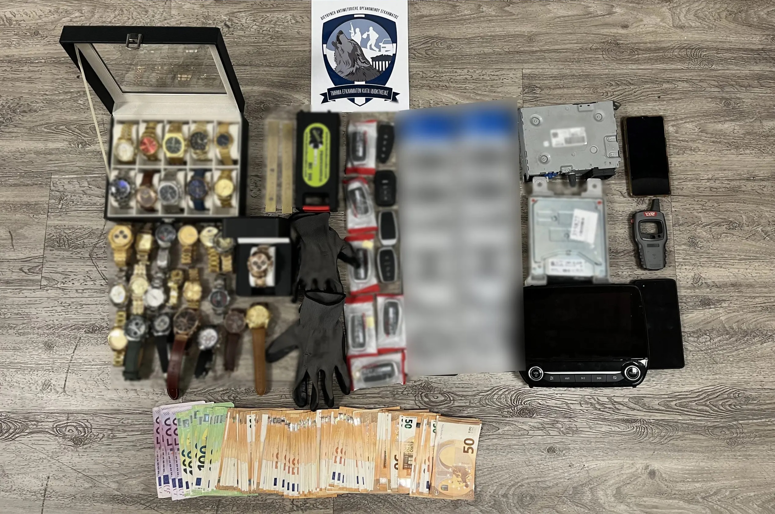 Θεσσαλονίκη: Φωτογραφίες και βίντεο από την επιχείρηση της ΕΛ.ΑΣ. για την εξάρθρωση σπείρας που έκλεβε πολυτελή αυτοκίνητα