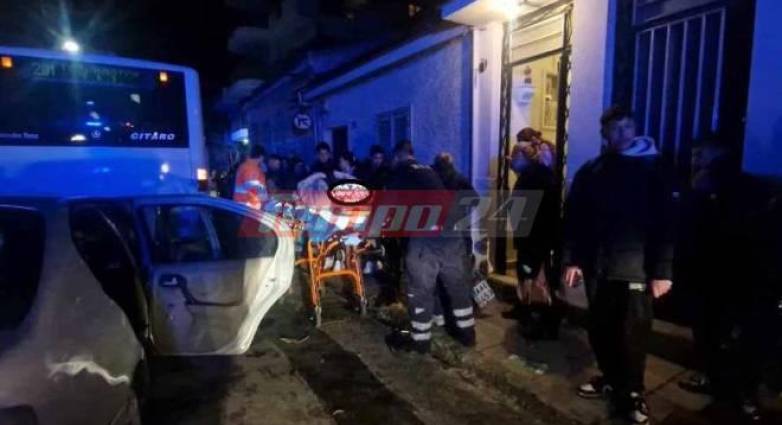 Σοβαρό τροχαίο στην Πάτρα – Αυτοκίνητο χτύπησε μηχανάκι και «καρφώθηκε» σε λεωφορείο