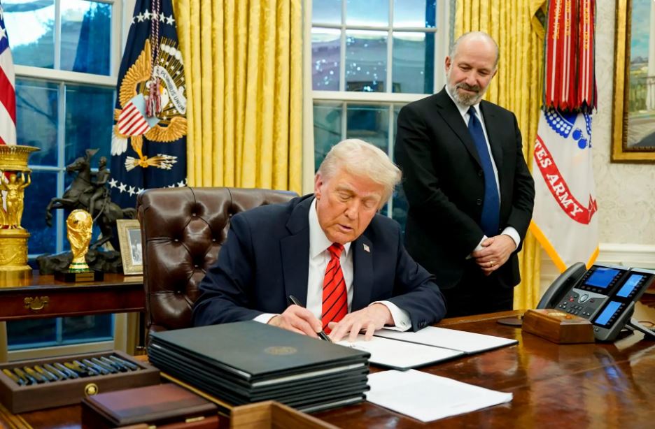 Τραμπ: Υπέγραψε την επιβολή αμοιβαίων δασμών σε όλες τις χώρες – «Οι σύμμαχοι μας συμπεριφέρονται χειρότερα από τους εχθρούς μας»