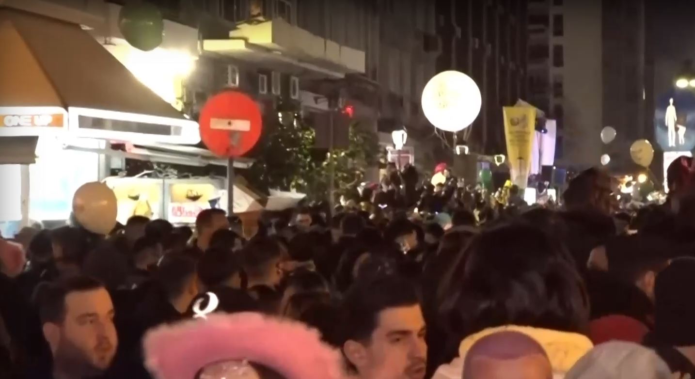 Τσικνοπέμπτη: Ένα απέραντο υπαίθριο πάρτι η χώρα με «πρωταγωνιστές» τα σουβλάκια και το κρασί – ΦΩΤΟ και ΒΙΝΤΕΟ