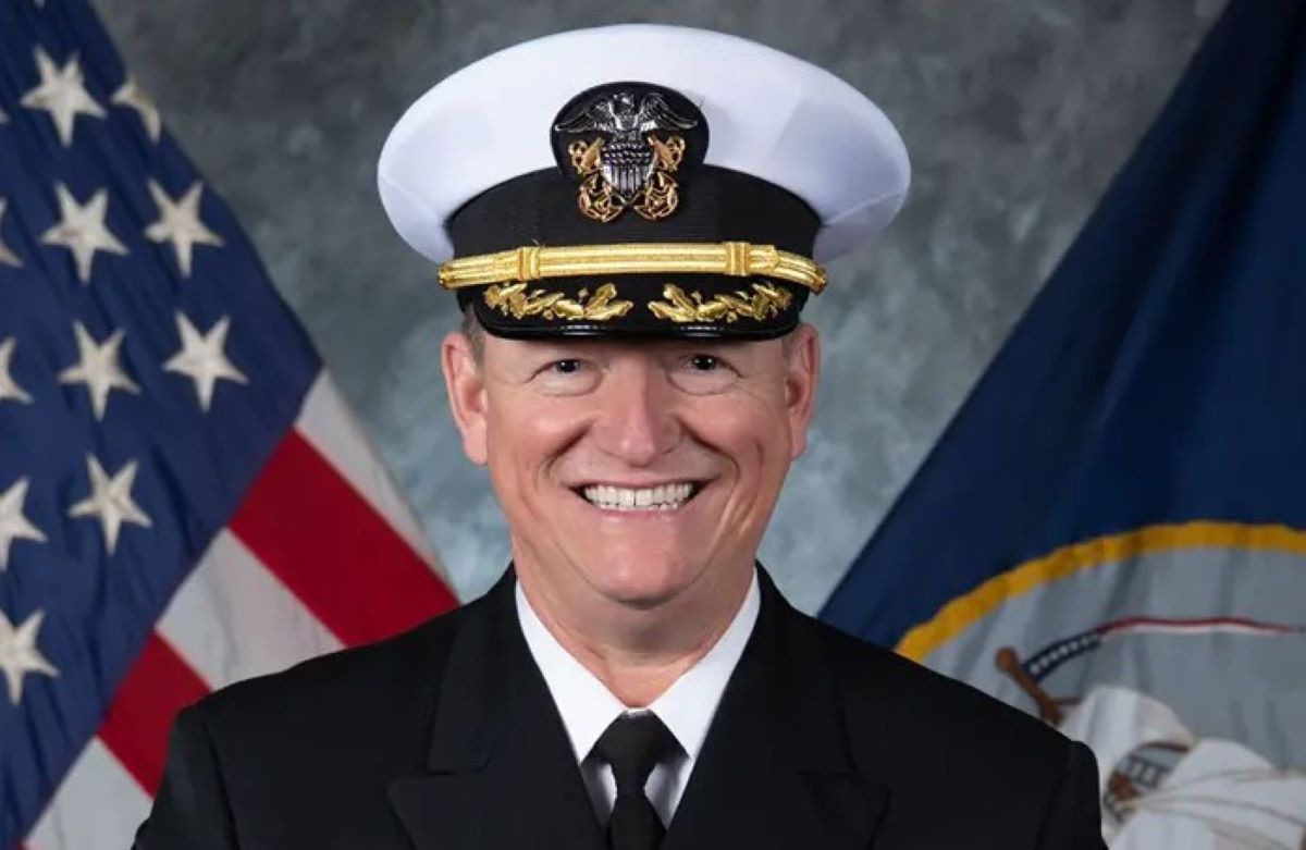 Καρατόμησαν τον πλοίαρχο του αεροπλανοφόρου USS Harry S. Truman για το τρακάρισμα με εμπορικό πλοίο – Το έμαθε στα Χανιά