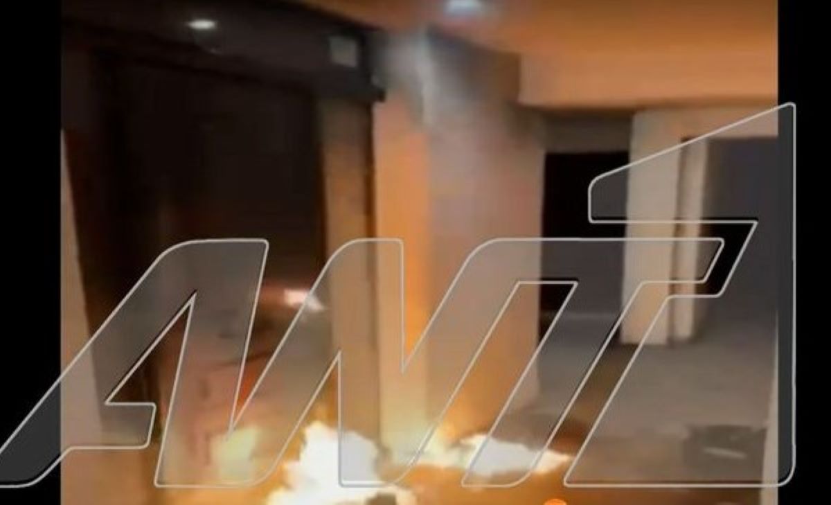 Βάρκιζα: Φωτιά από γκαζάκια σε πολυκατοικία όπου διατηρεί διαμέρισμα η Ελίζα Βόζεμπεργκ