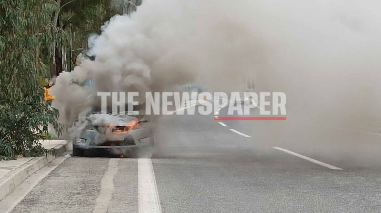 Βόλος: Συναγερμός στην Πυροσβεστική για εν κινήσει αυτοκίνητο που τυλίχθηκε στις φλόγες – Δείτε φωτογραφίες 