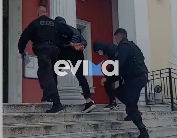 Χαλκίδα: Στα δικαστήρια οι δύο 32χρονοι που κατηγορούνται για τον βιασμό 22χρονης