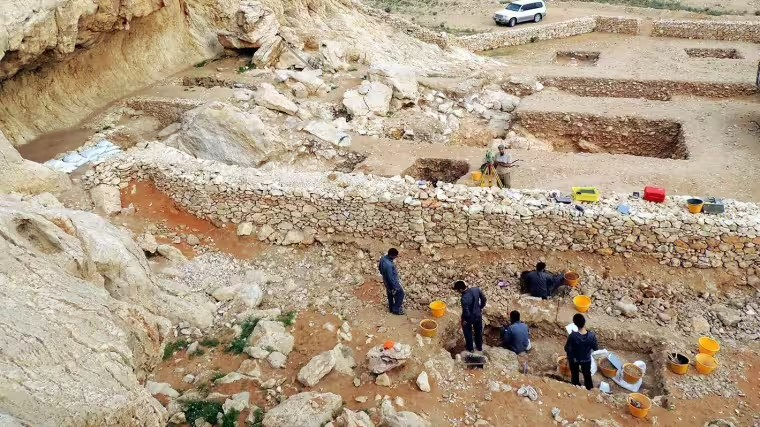 Ο αρχαιολογικός χώρος Jebel Faya στην Αραβική Χερσόνησο. Φωτογραφία: Knut Bretzke