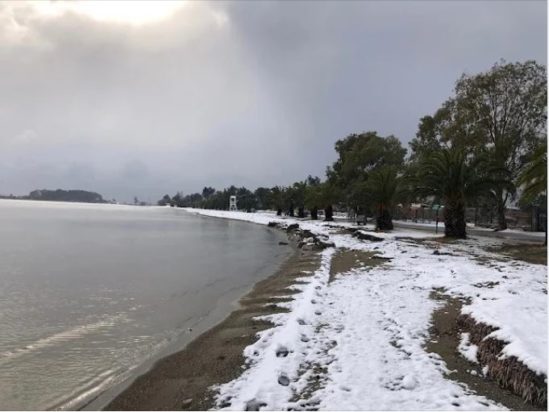Καιρός: Χιόνια και στη θάλασσα