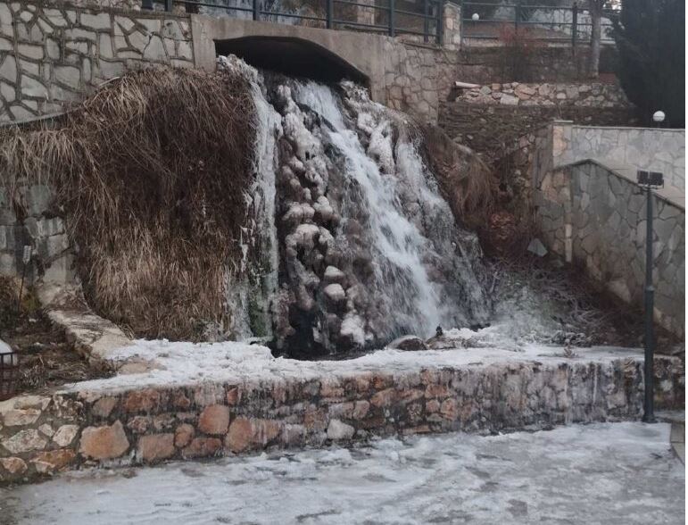 Πάγωσε ο καταρράκτης στην Φλώρινα