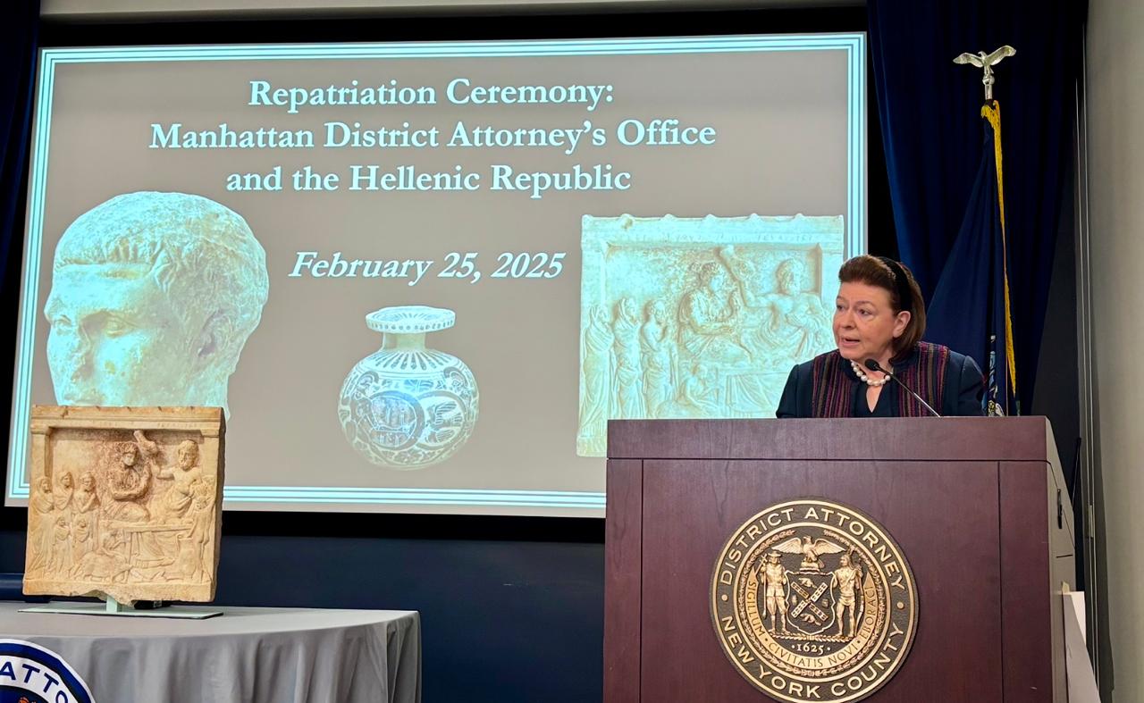 Λίνα Μενδώνη: «Η Ελλάδα διεκδικεί την επανένωση των Γλυπτών του Παρθενώνα» – Τα 11 αρχαία αντικείμενα που επαναπατρίστηκαν