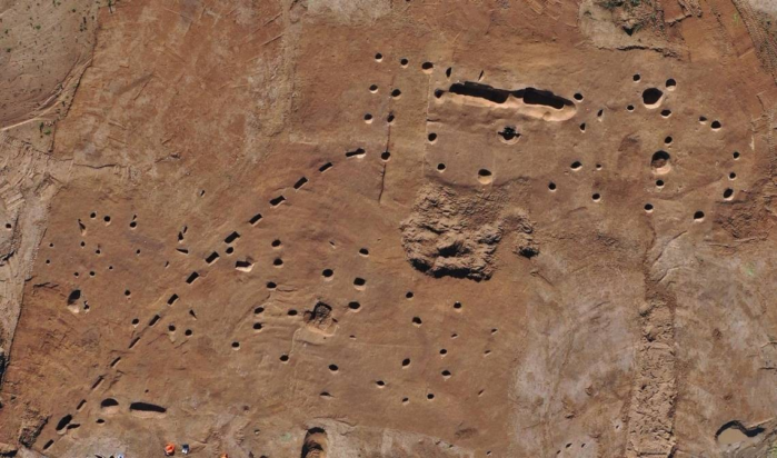 Ανακαλύφθηκε αχανής οικισμός 3.000 ετών στη Βόρεια Γαλλία. Φωτογραφία: Γαλλικό Ινστιτούτο προληπτικής αρχαιολογικής έρευνας Fredéric Audouit / Inrap