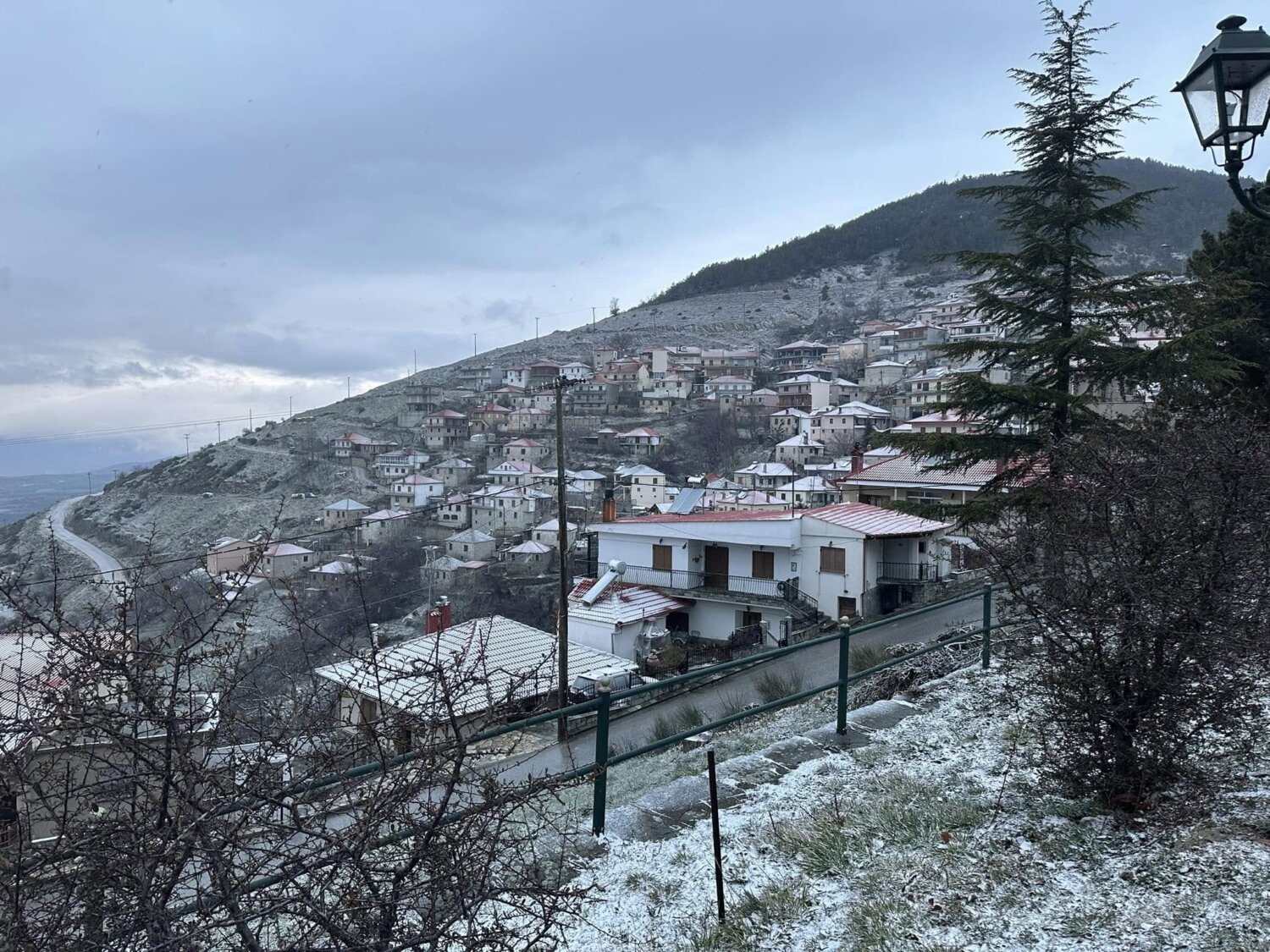 Λάρισα: Καθαρά Δευτέρα με χιόνι σε ορεινές περιοχές – Δείτε βίντεο