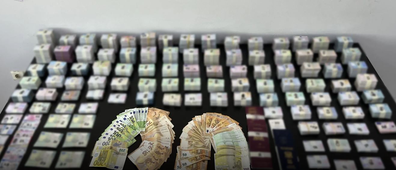 Αττική: Εξαρθρώθηκε εγκληματική οργάνωση – Πλαστογραφούσαν έγγραφα και διακινούσαν μετανάστες