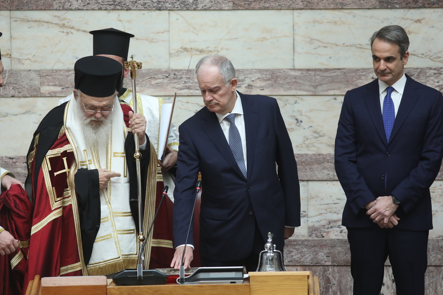 Κωνσταντίνος Τασούλας: Ορκίστηκε ο νέος Πρόεδρος της Δημοκρατίας – Η ευχή του Ιερώνυμου και το «Άξιος, άξιος» των βουλευτών