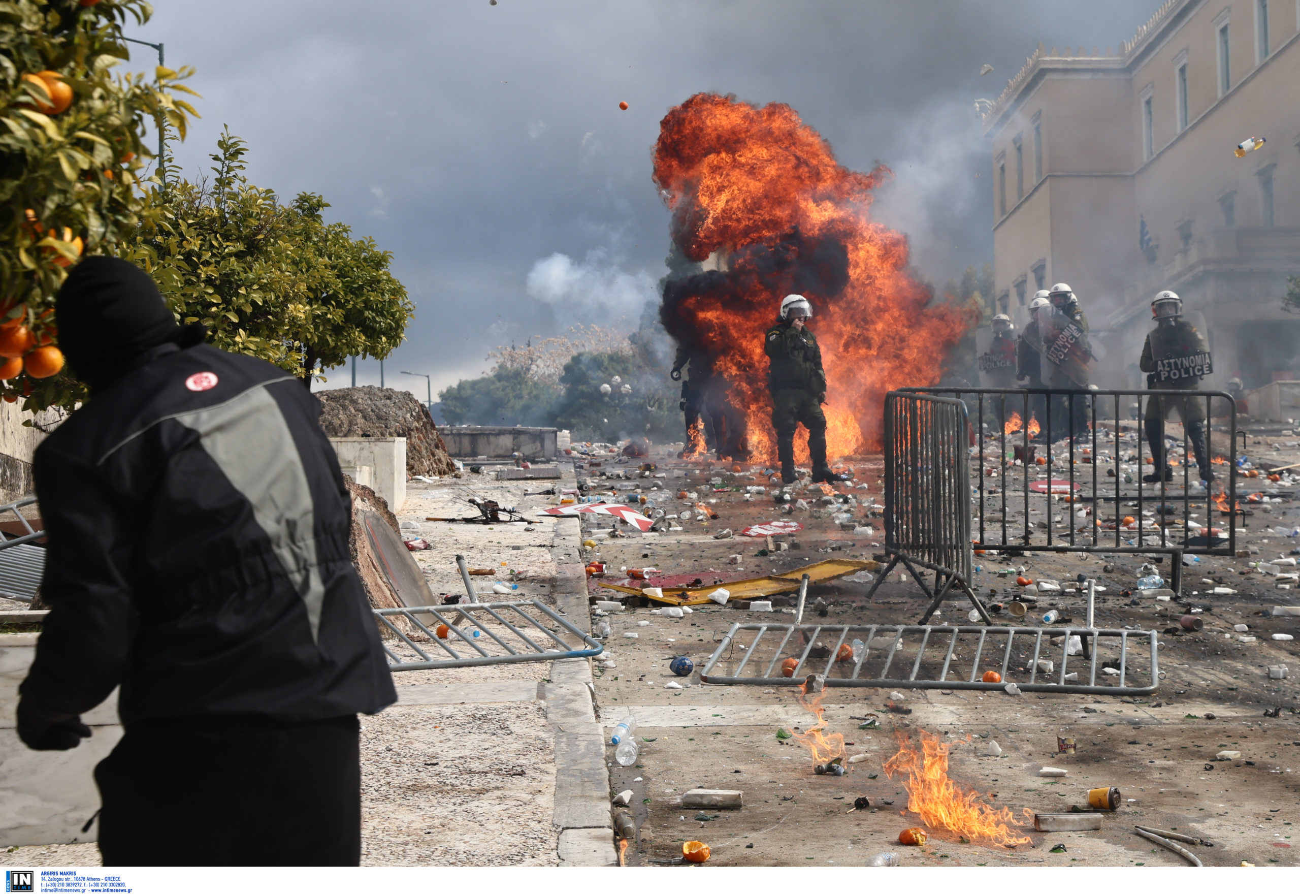 Συλλαλητήριο για τα Τέμπη: Πώς έδρασαν οι χούλιγκανς στο Σύνταγμα – Τι δείχνουν οι δικογραφίες για τους οργανωμένους οπαδούς