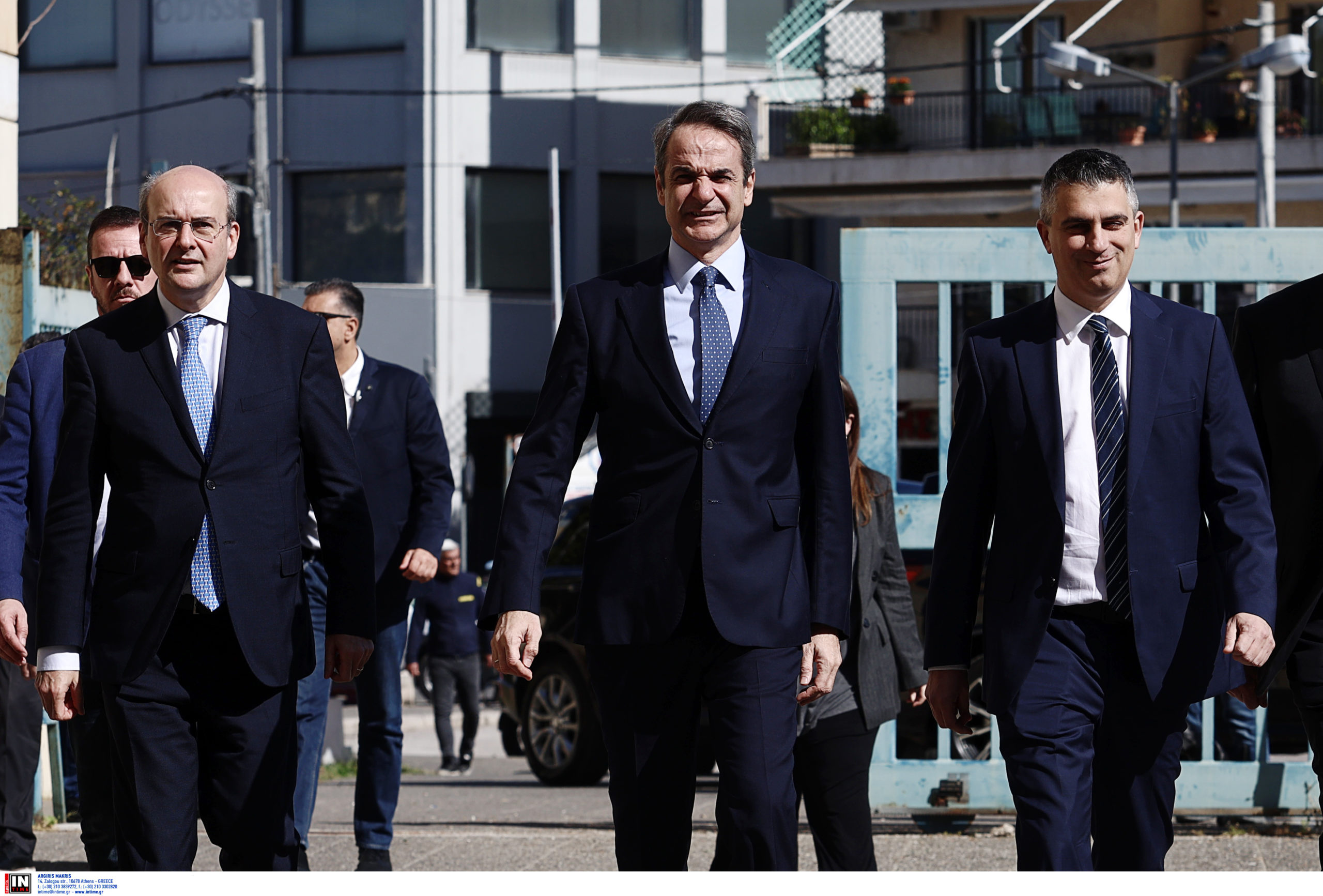 Έφτασε στο υπουργείο Υποδομών και Μεταφορών ο Κυριάκος Μητσοτάκης