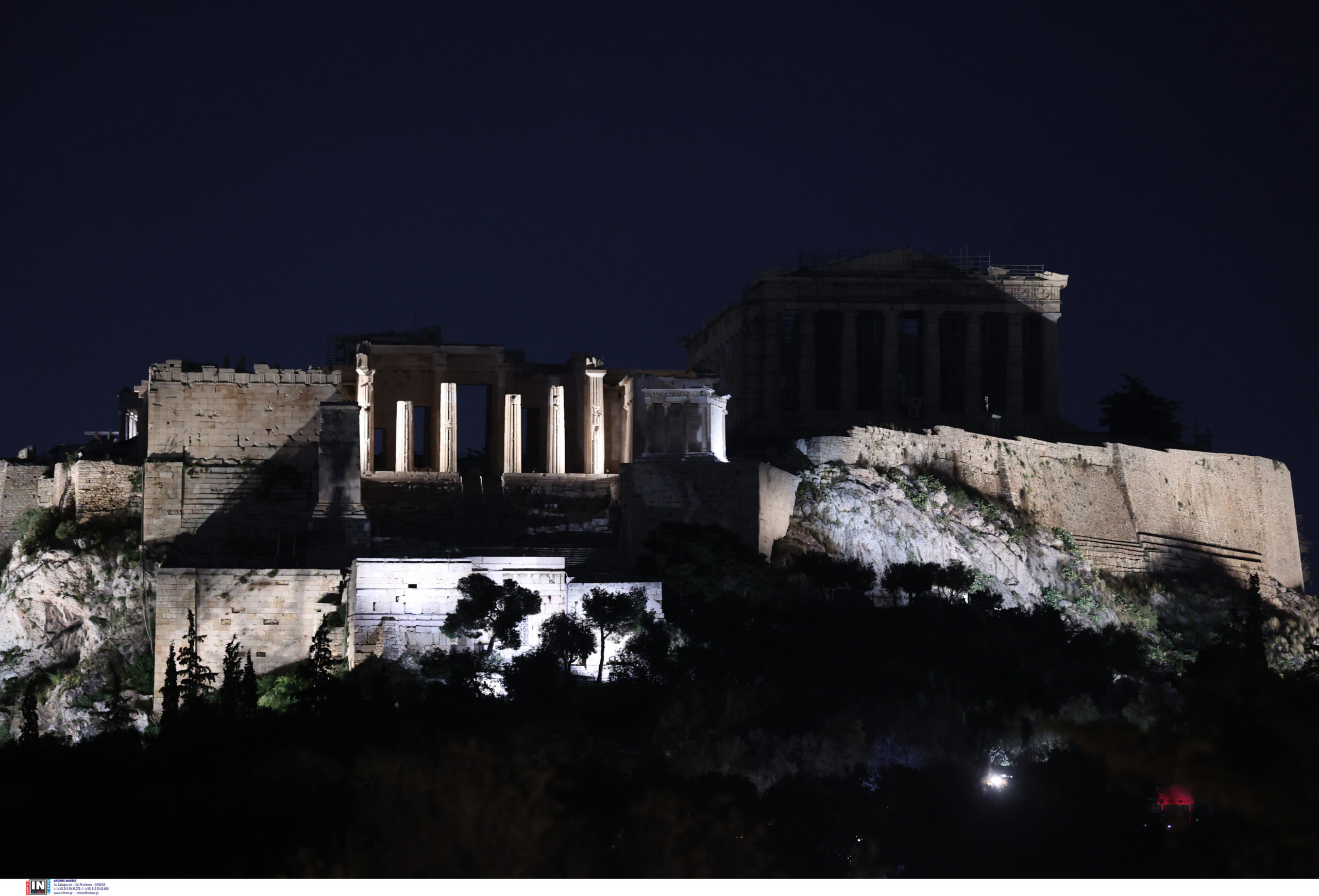 «Ώρα της Γης»: Η Αθήνα έσβησε τα φώτα σε εμβληματικά κτίρια για τον πλανήτη που κινδυνεύει – ΦΩΤΟ