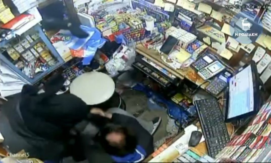 Ρόδος: Ξυλοκόπησαν υπάλληλο περιπτέρου και άρπαξαν τις εισπράξεις – Βίντεο από τη ληστεία