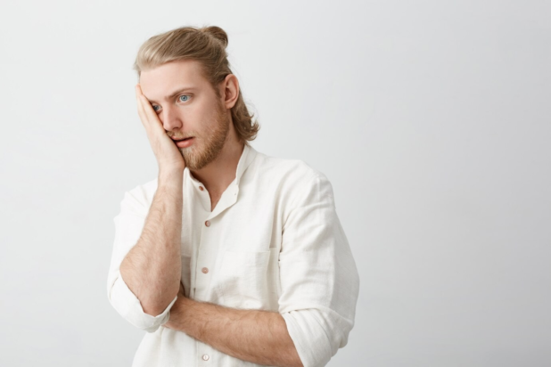 Οι άνθρωποι που ανησυχούν συνέχεια για το τι σκέφτονται οι άλλοι γι 'αυτούς, εμφανίζουν 7 χαρακτηριστικές συμπεριφορές