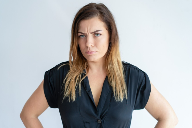 Είναι έξαλλη με την πεθερά της και δεν θέλει να έχουν επαφές – «Ξεπερνά συνέχεια τα όρια, κάνει ό,τι θέλει με την κόρη μου χωρίς να με υπολογίζει»