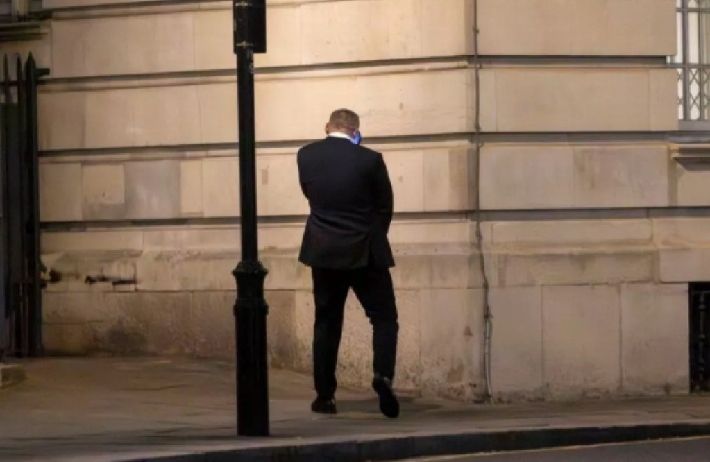 Γουέιν Ρούνεϊ: Ο πρώην αστέρας της Μάντσεστερ Γιουνάιτεντ εντοπίστηκε να ουρεί δημοσίως στο Λονδίνο